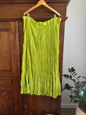 Newport News Silk Crinkle Green Midi Skirt